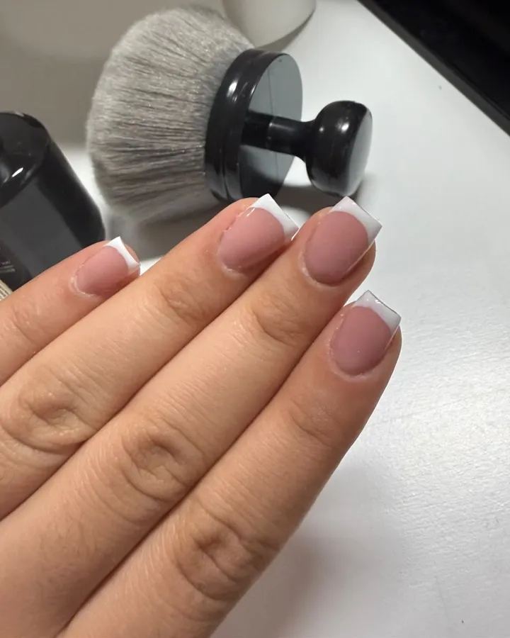 French blanche sur ongles courts